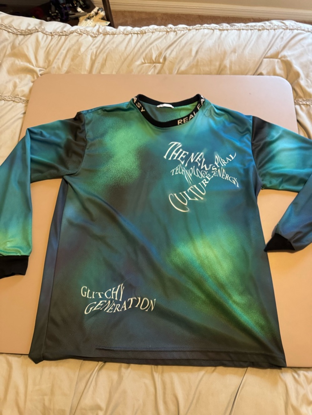 Zara Men’s Long Sleeve Graphic Shirt in Green and Black